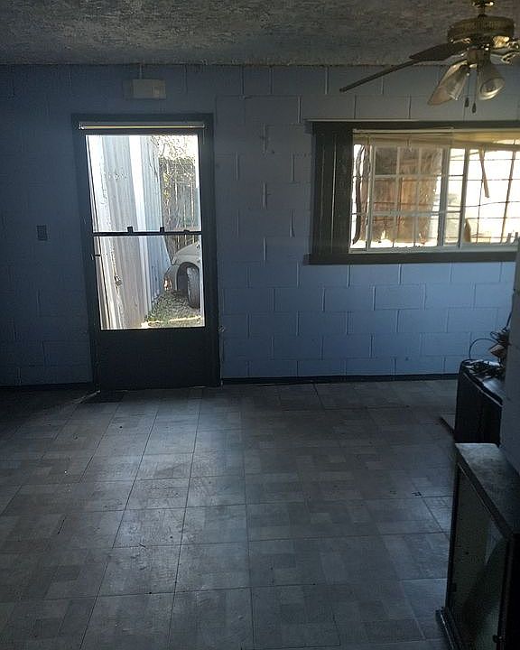 1st image of 724 E 12th St
