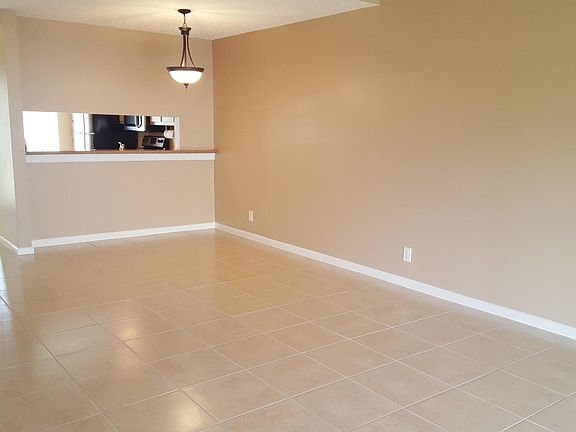 5th image of 132 Oakwood Dr