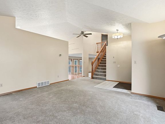 5th image of 221 W Falcon Ave