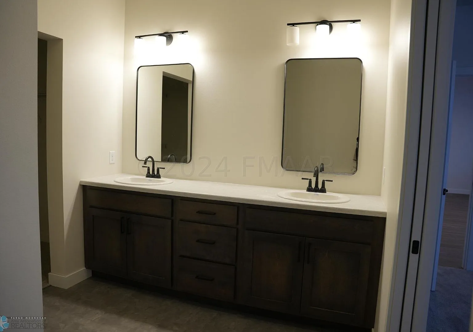 3 bed 2 bath slab on grade Twinhome for rent — Photo 3