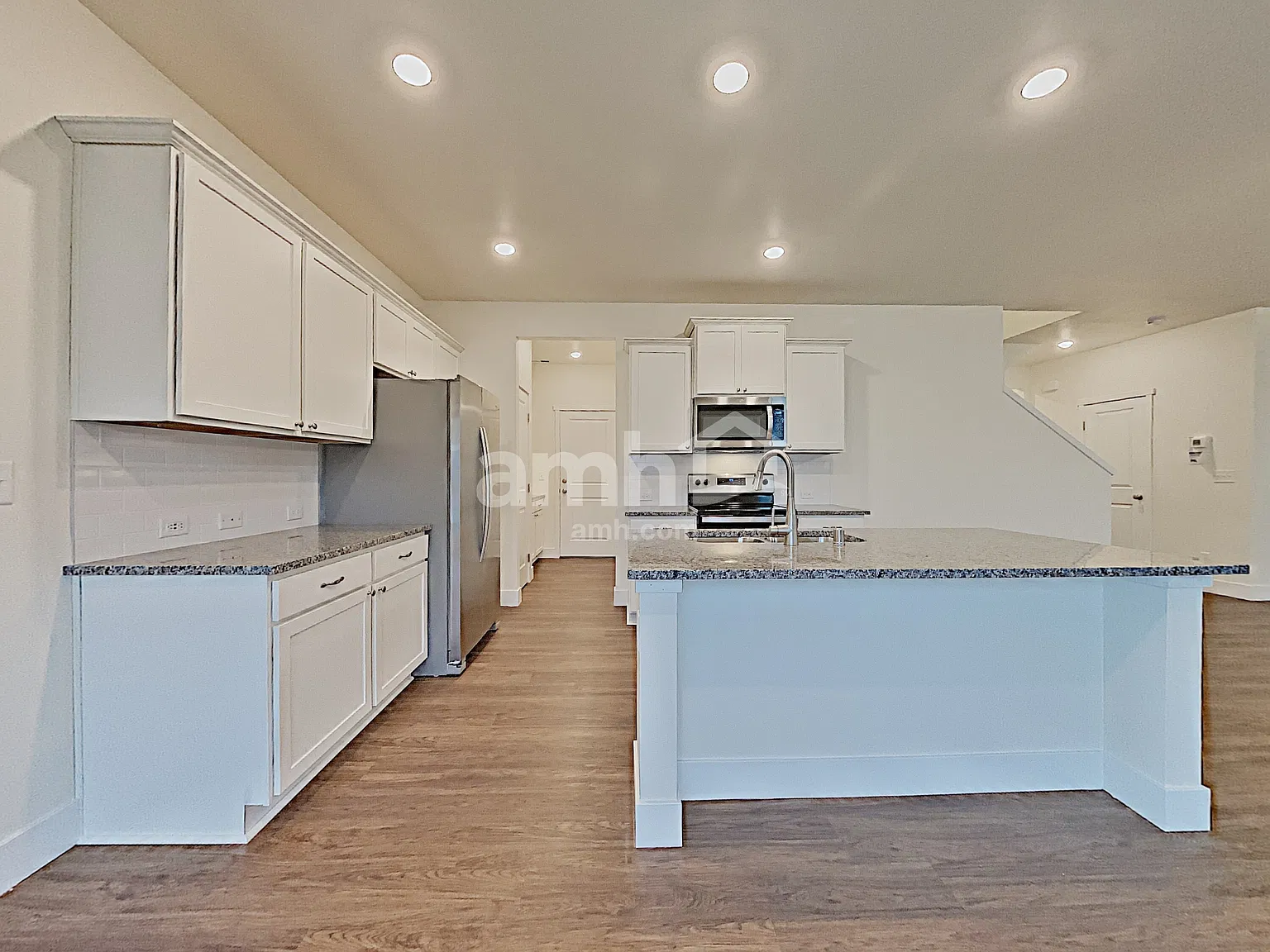 4 bed, 2.5 bath, 2174 sqft, $3,575 — Photo 3