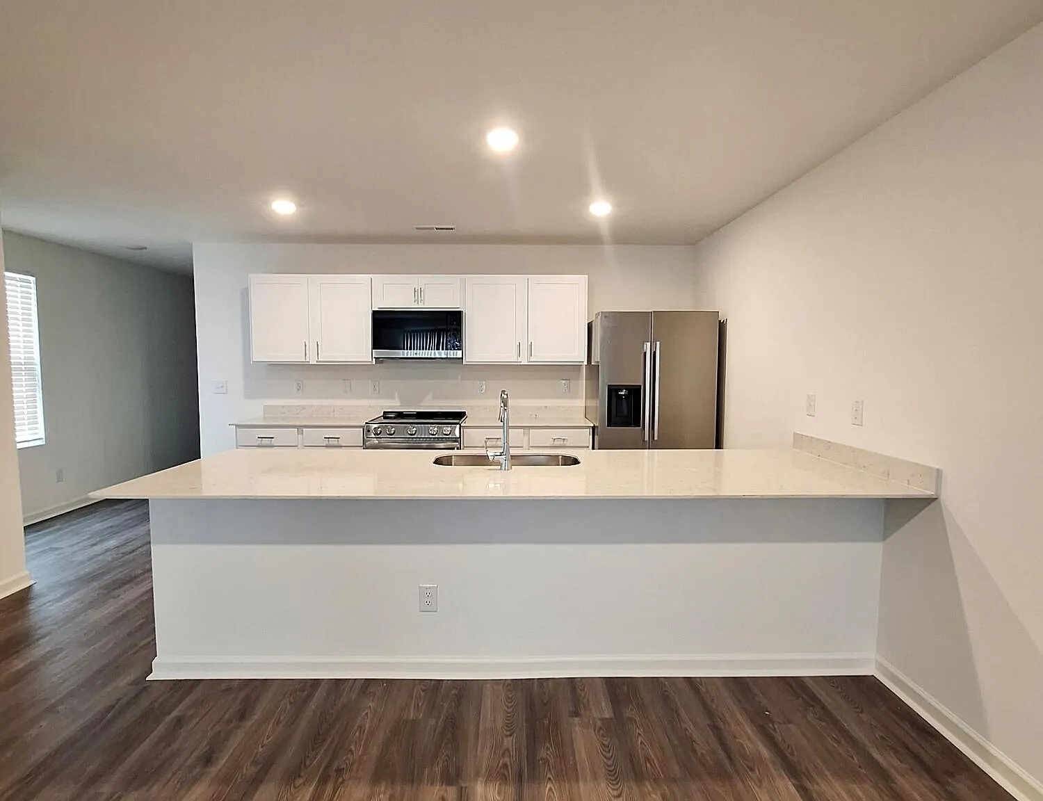 3 bed, 2.5 bath, $1,800 — Photo 4