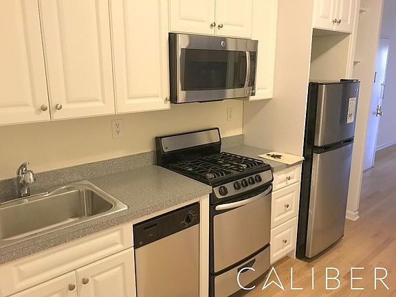 3rd image of 852 Amsterdam Ave APT 4N