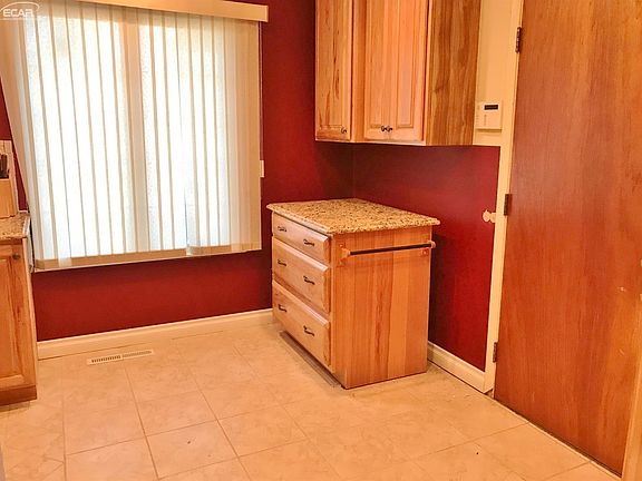 2nd image of 5029 Shady Oak Trl