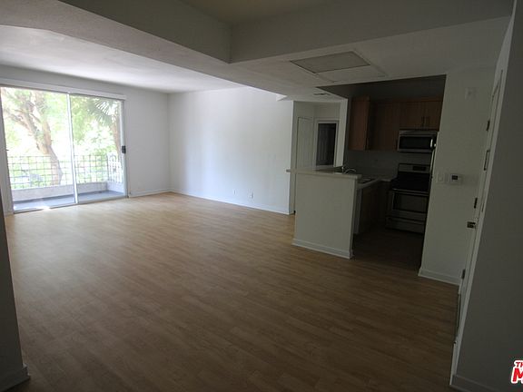 3rd image of 884 Palm Ave APT 202