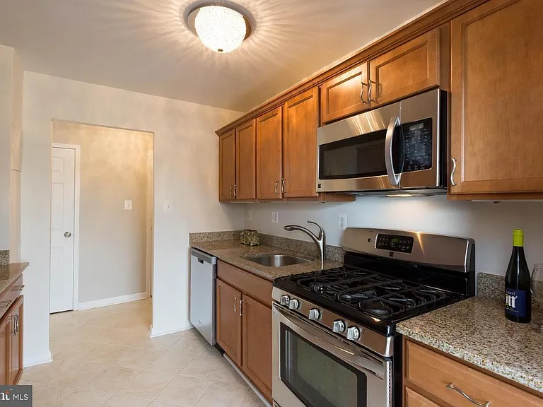 2500 N Van Dorn St #1028 — Photo 6