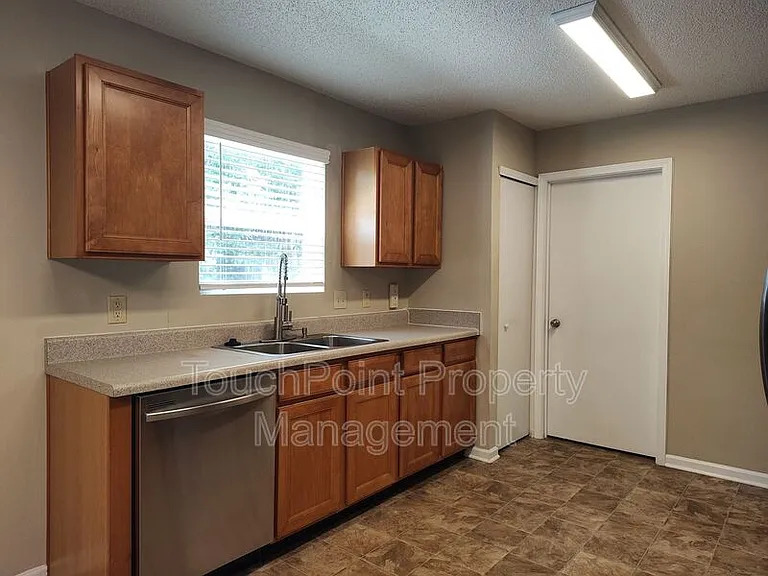 2038 Dunsmore Ln — Photo 5