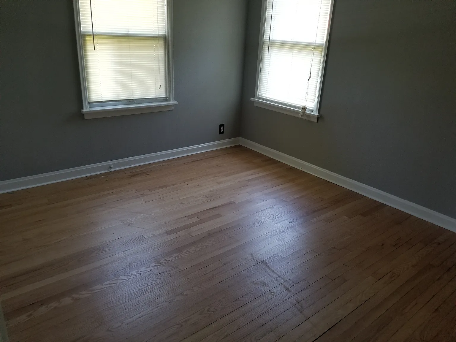 2122 Rose Bud Ave photo 1