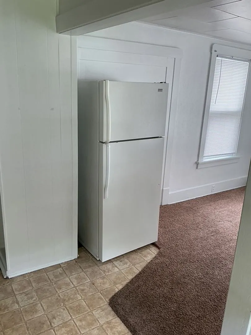 1512 E Gardner Ln — Photo 2