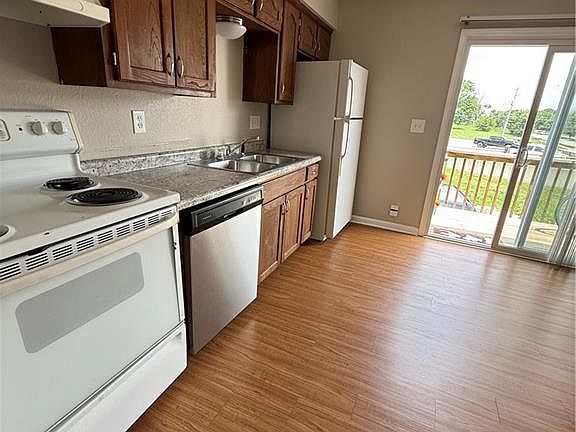 3rd image of 2621 N 155th Ter