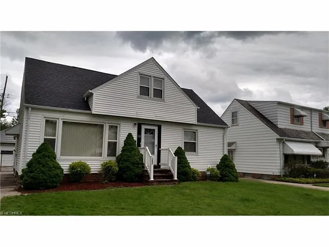 182 Flora Dr photo 1