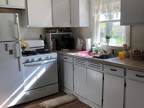 4th image of 293 N Clarendon Ave