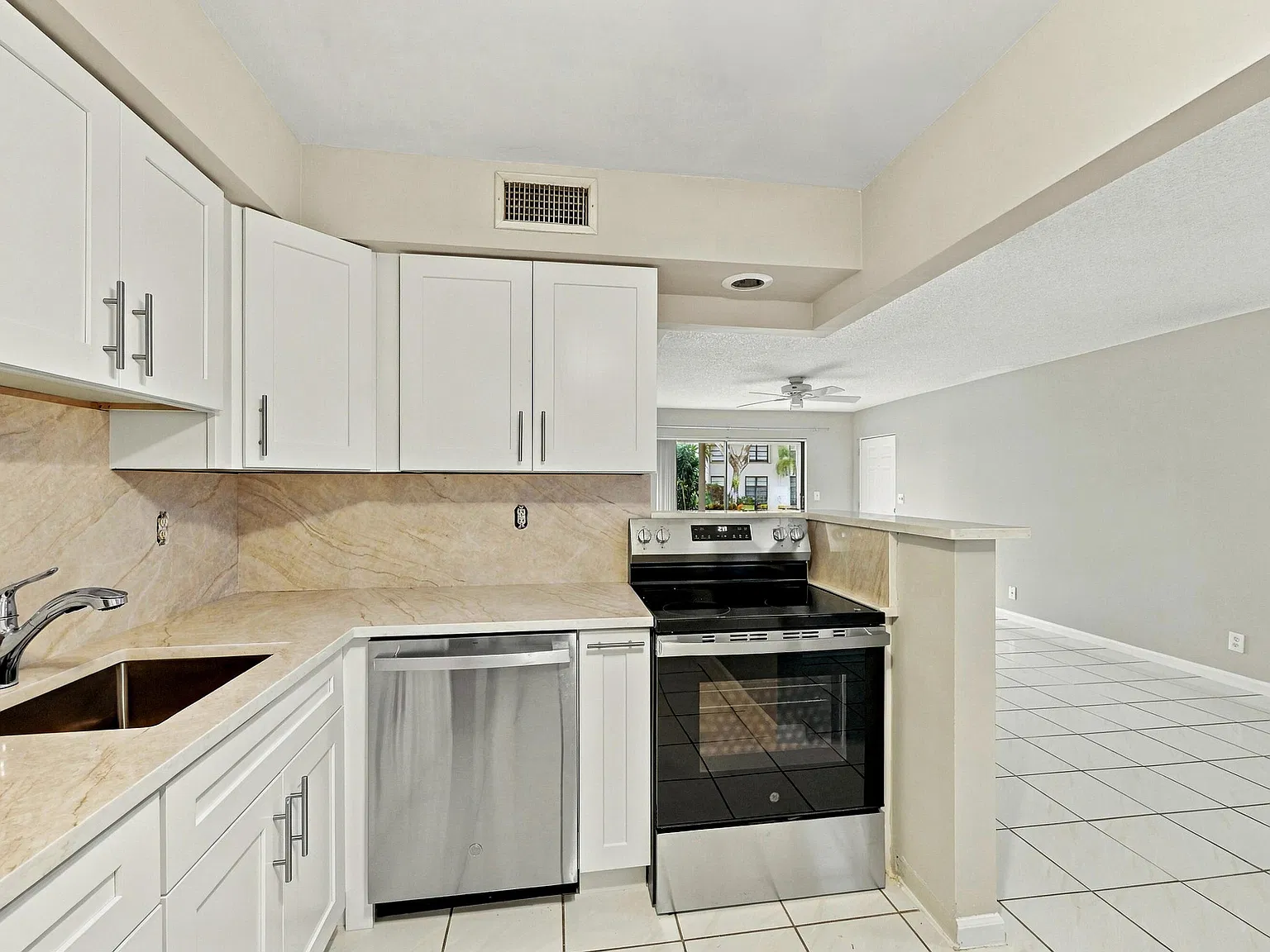 2 bed, 2.0 bath, 1008 sqft, $2,150 — Photo 4