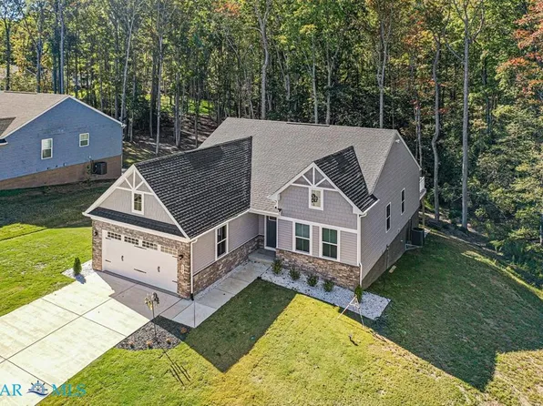 289 Pleasants Ln, Kilmarnock, VA 22482