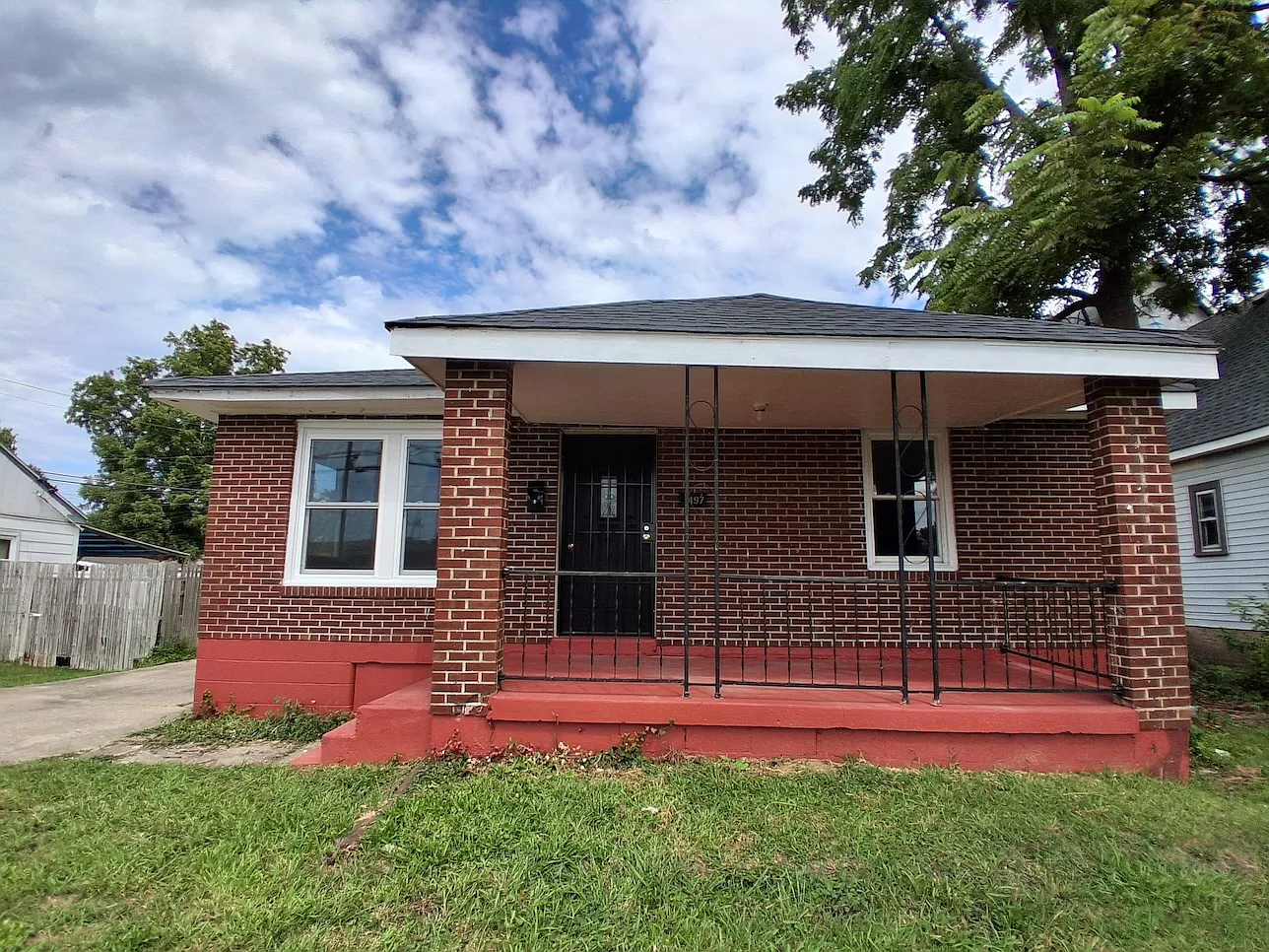 1497 E Fairchild St photo 1