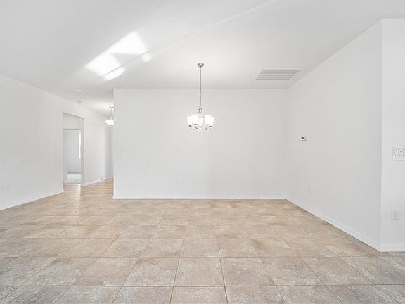 5th image of 4720 SE 36th St