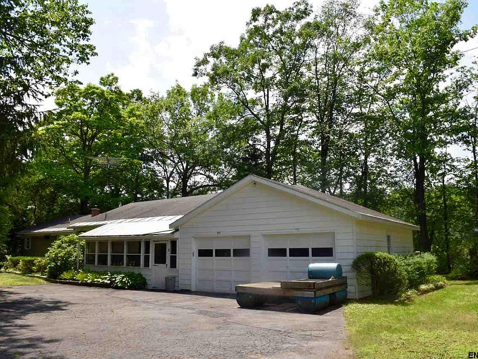 1st image of 3 Cowles Dr