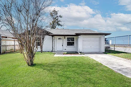 1823 Angeline St Photo 1