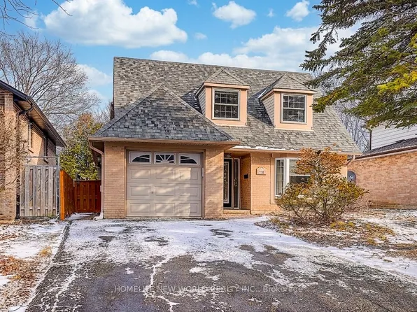 715 Irwin Cres, Newmarket, ON L3Y 5A4