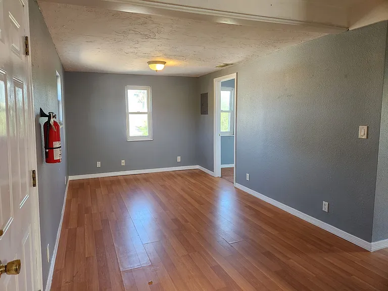 929 N Grandview Ave — Photo 6