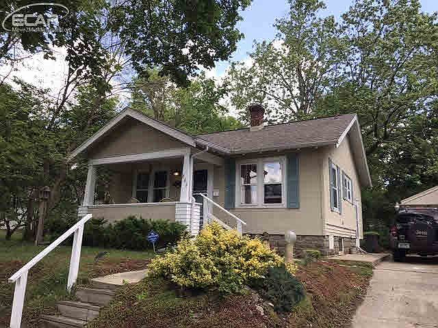 2nd image of 802 Dickinson St