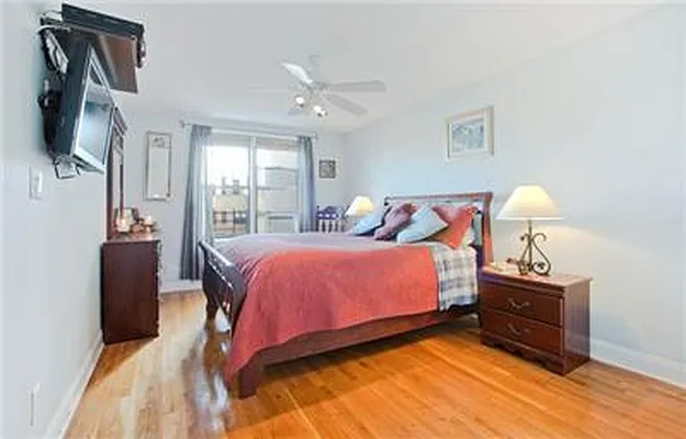 Sold by R New York | media 23