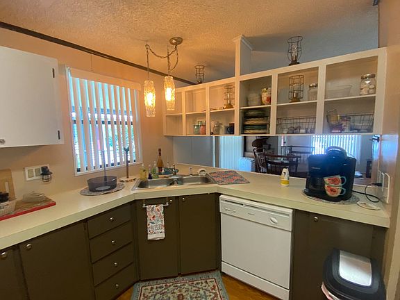 3rd image of 1452 SE Hub St #4