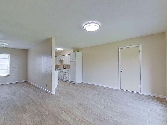 4th image of 3033 NE 26th Ave