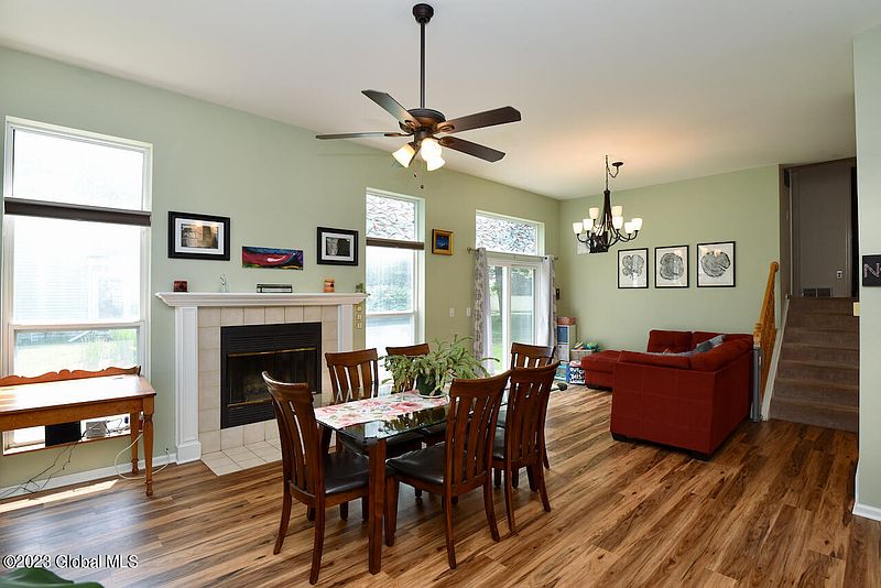 4th image of 226 Meadowlark Drive