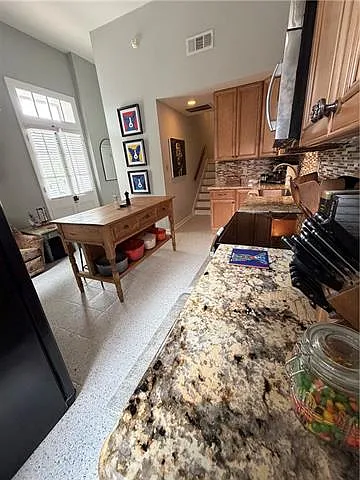804 Spain St — Photo 6