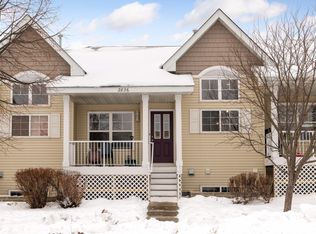 2826 Clover Ridge Dr, Chaska, MN 55318