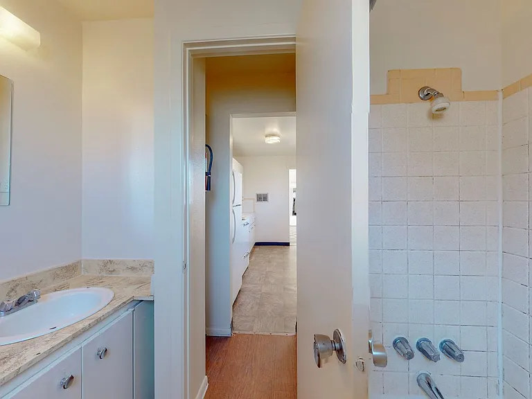 2121 Gold Ave SE — Photo 4