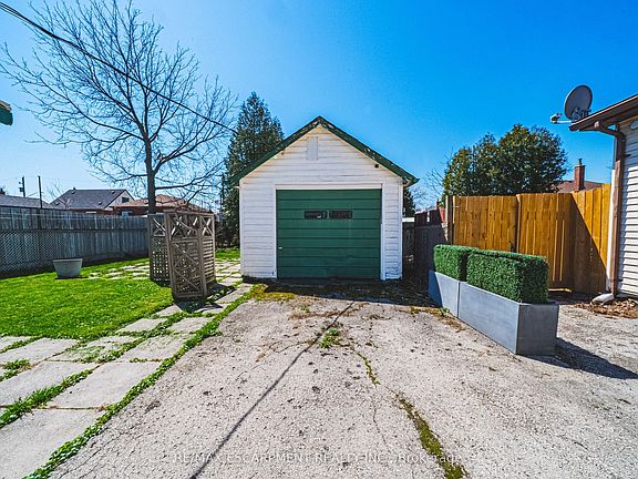 2nd image of 28 Munn St