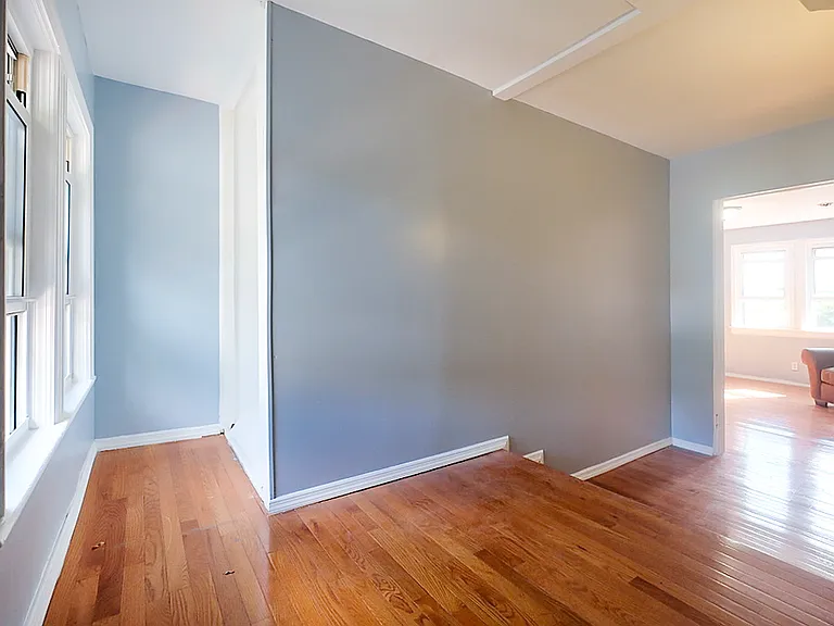 715 E 24th St #3 — Photo 2