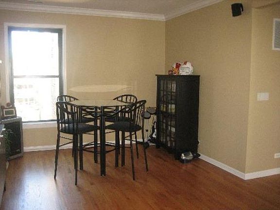 4th image of 844 W Bradley Pl #3