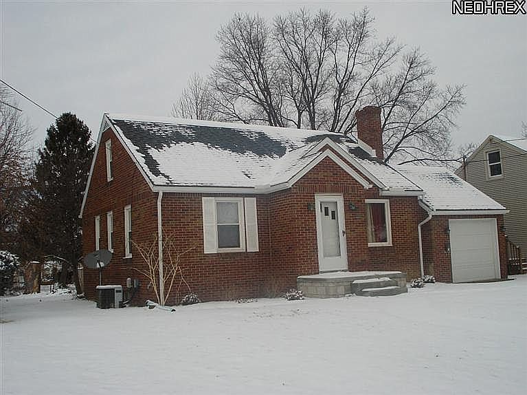 1st image of 307 E Chestnut St