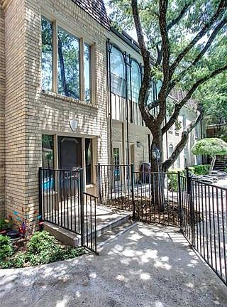 4th image of 4312 Bellaire Dr S APT 219