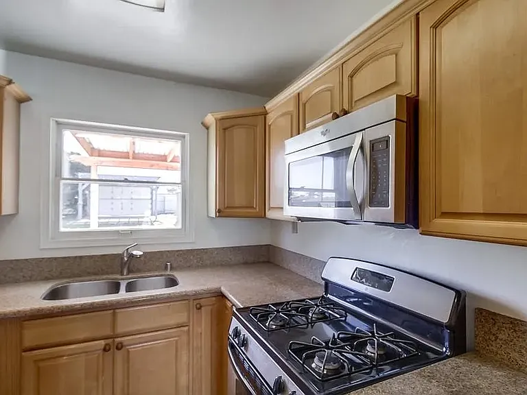 891 Elm Ave — Photo 32