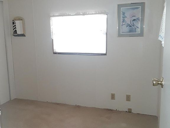 5th image of 586 Kelli Dr