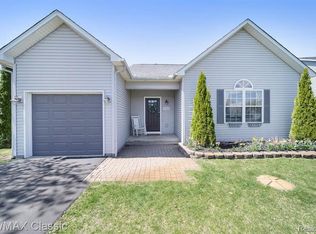 9163 Appleview Ct, Brighton, MI 48116