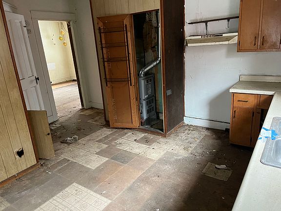 4th image of 2705 Fenwood Ave