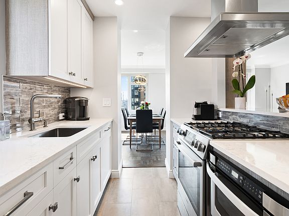 3rd image of 160 E 65th St APT 11E