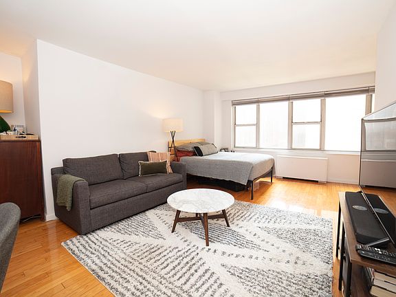 3rd image of 69 5th Ave APT 5A