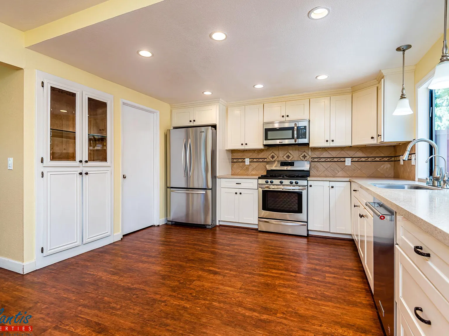 3 bed, 2.5 bath, 1688 sqft, $4,995 — Photo 1