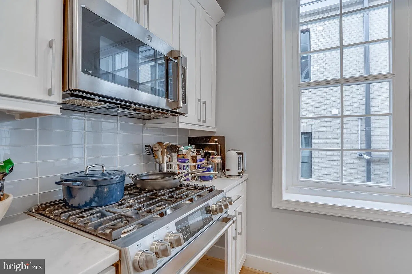 2 bed, 2.5 bath, 900 sqft, $3,400 — Photo 3