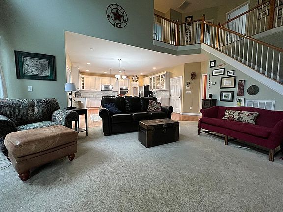 3rd image of 207 Rockywalk Ct