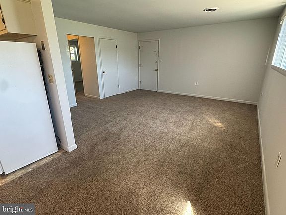 4th image of 3876 Shadywood Dr #8