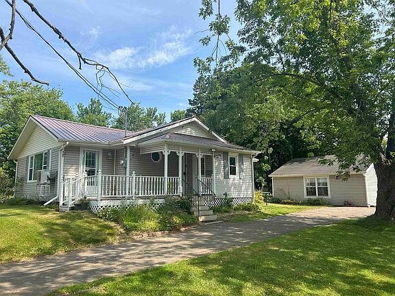 2nd image of 84 Macrae Dr E