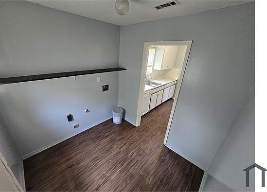 3rd image of 6273 Briarwood Ln