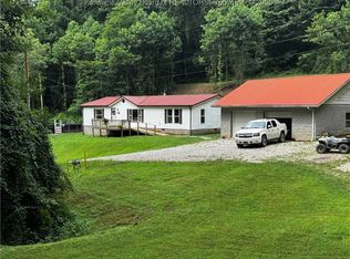 39 Fox Chase Rd, Alum Creek, WV 25003